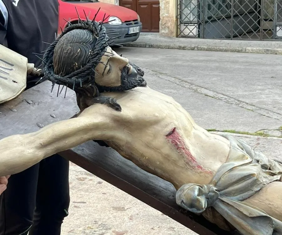 Foto 8 - Descendido el Santo Cristo de San Andr&eacute;s
