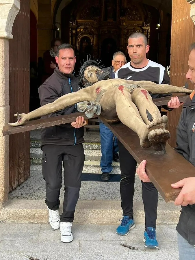 Foto 6 - Descendido el Santo Cristo de San Andr&eacute;s
