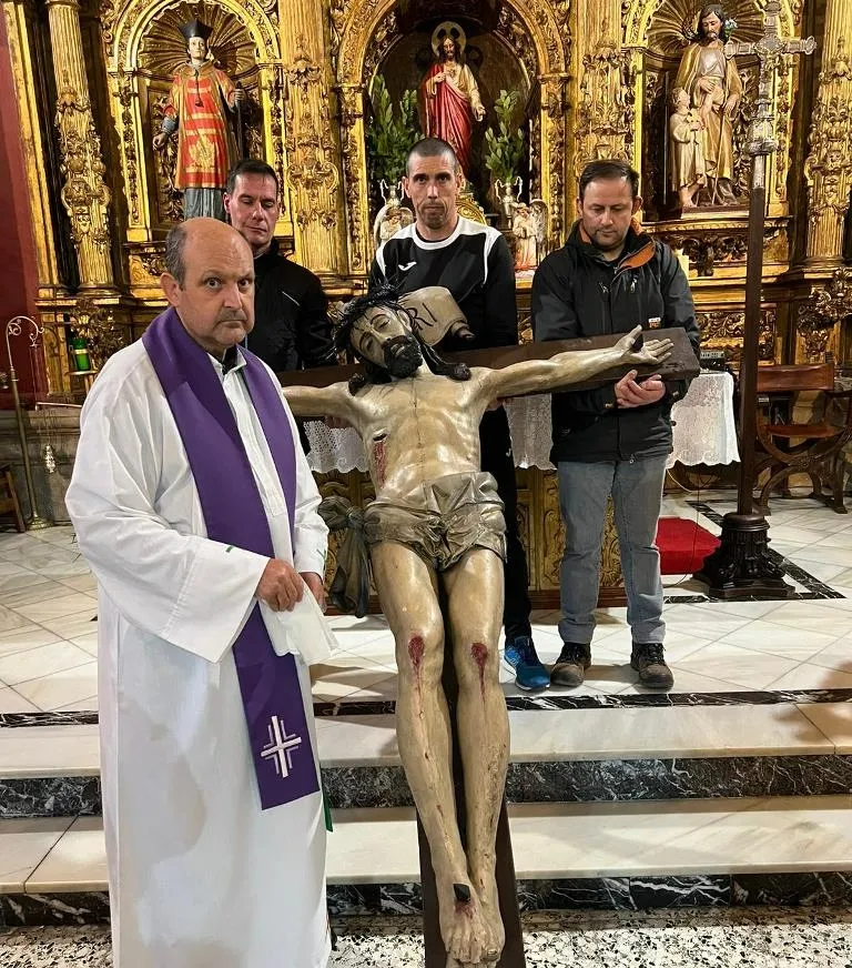 Foto 4 - Descendido el Santo Cristo de San Andr&eacute;s