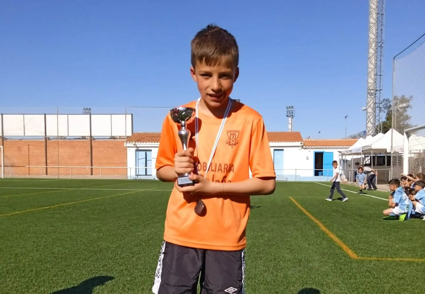 Foto 6 - Los benjamines del Ciudad Rodrigo CF quedan subcampeones del X Torneo de F&uacute;tbol 8 de Coria