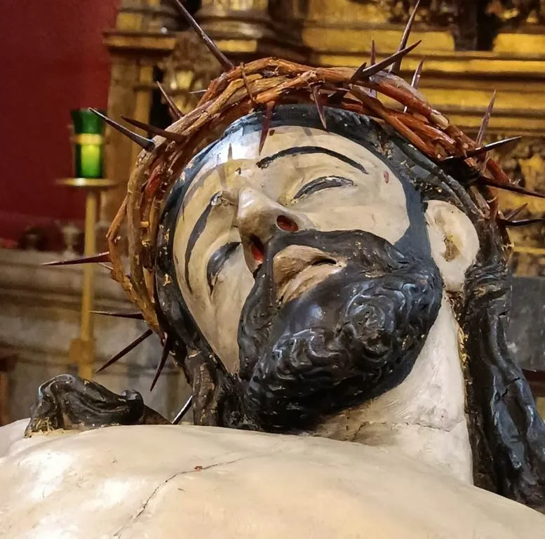 Foto 3 - El Cristo de San Andr&eacute;s bendice el Arrabal de San Francisco recorriendo sus calles con carracas y antorchas