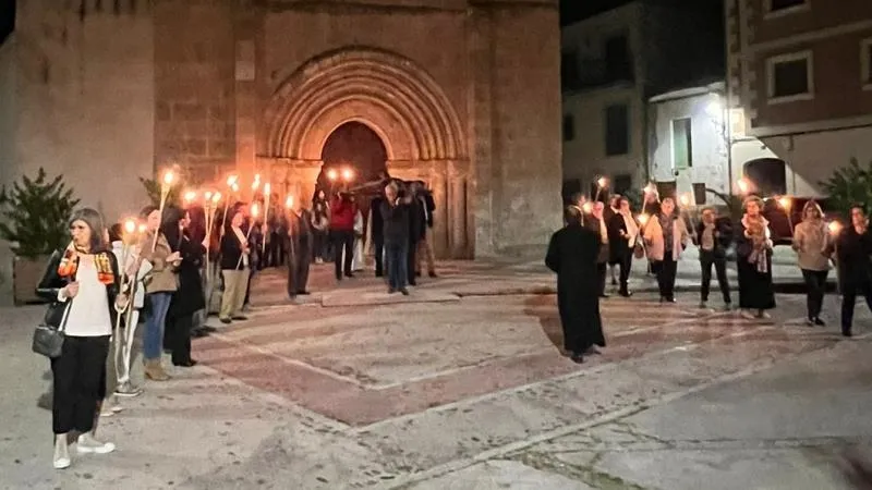 Foto 9 - El Cristo de San Andr&eacute;s bendice el Arrabal de San Francisco recorriendo sus calles con carracas y antorchas