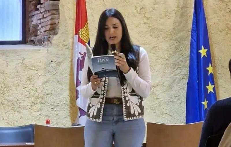 Foto 9 - Alberto Gal&aacute;n registra otro lleno en la presentaci&oacute;n de su nuevo poemario en Fuenteguinaldo