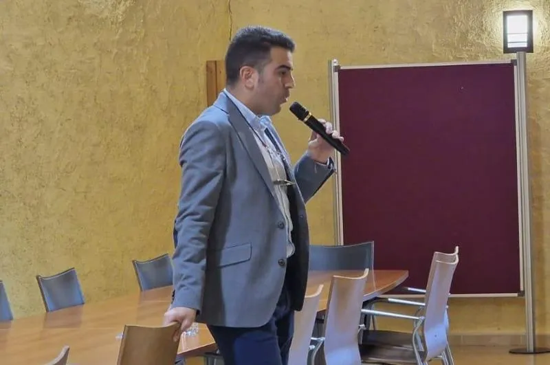 Foto 5 - Alberto Gal&aacute;n registra otro lleno en la presentaci&oacute;n de su nuevo poemario en Fuenteguinaldo