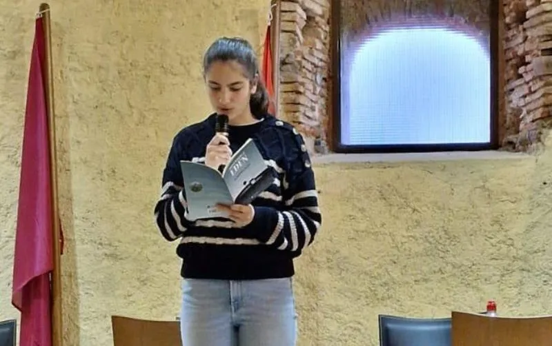 Foto 3 - Alberto Gal&aacute;n registra otro lleno en la presentaci&oacute;n de su nuevo poemario en Fuenteguinaldo