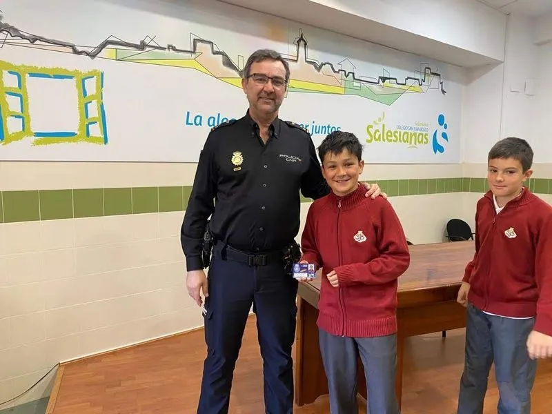 Foto 17 - La Polic&iacute;a Nacional imparte una formaci&oacute;n sobre seguridad en el Colegio San Juan Bosco 