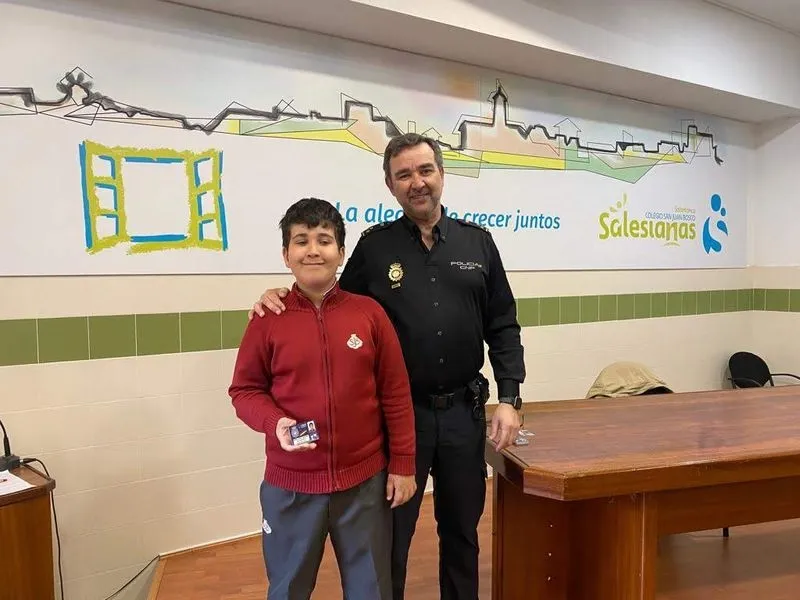 Foto 16 - La Polic&iacute;a Nacional imparte una formaci&oacute;n sobre seguridad en el Colegio San Juan Bosco 