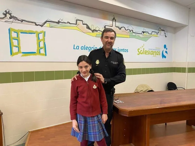 Foto 15 - La Polic&iacute;a Nacional imparte una formaci&oacute;n sobre seguridad en el Colegio San Juan Bosco 