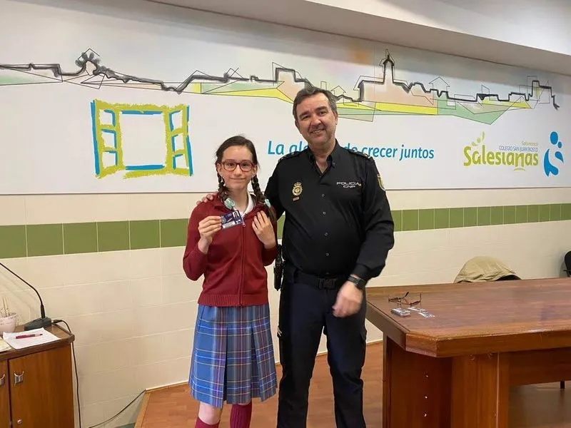 Foto 13 - La Polic&iacute;a Nacional imparte una formaci&oacute;n sobre seguridad en el Colegio San Juan Bosco 