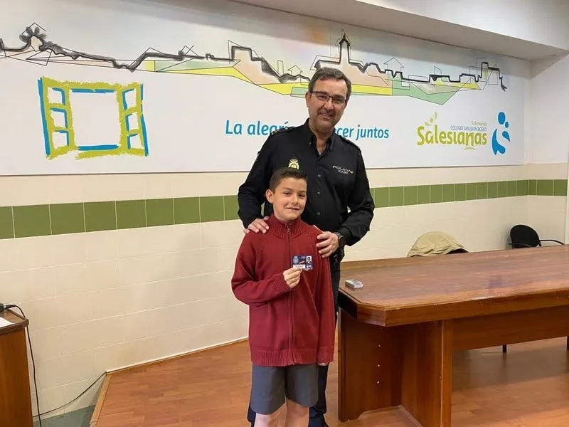 Foto 7 - La Polic&iacute;a Nacional imparte una formaci&oacute;n sobre seguridad en el Colegio San Juan Bosco 