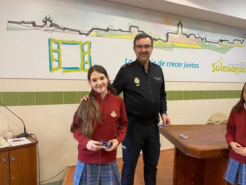 Foto 5 - La Polic&iacute;a Nacional imparte una formaci&oacute;n sobre seguridad en el Colegio San Juan Bosco 