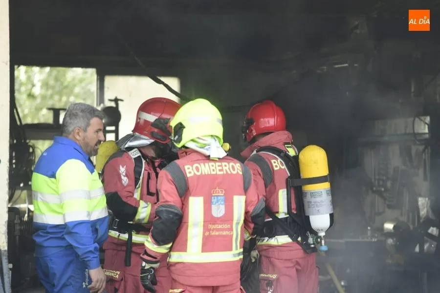 Foto 4 - Registrado un incendio en el taller de reparaciones de la depuradora de aguas residuales
