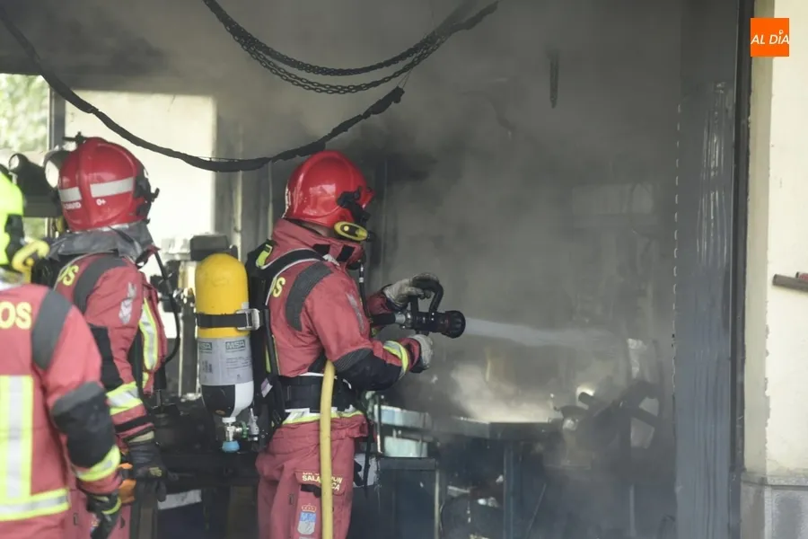 Foto 3 - Registrado un incendio en el taller de reparaciones de la depuradora de aguas residuales