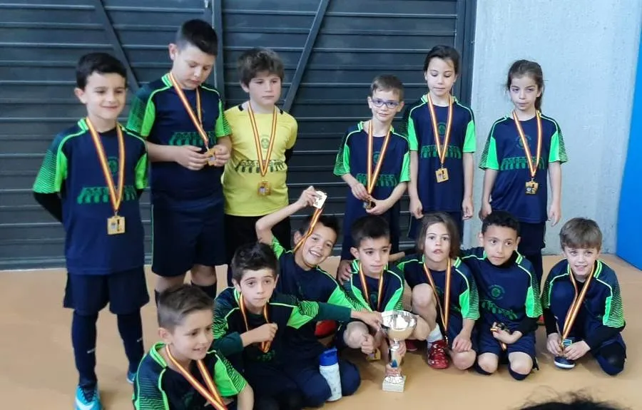 Foto 4 - Los dos Prebenjamines del III Columnas ganan sus respectivas Copas
