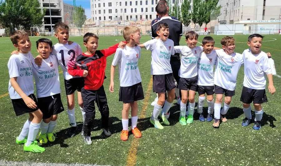 Foto 5 - El Benjam&iacute;n A del Ciudad Rodrigo conquista el t&iacute;tulo de Liga