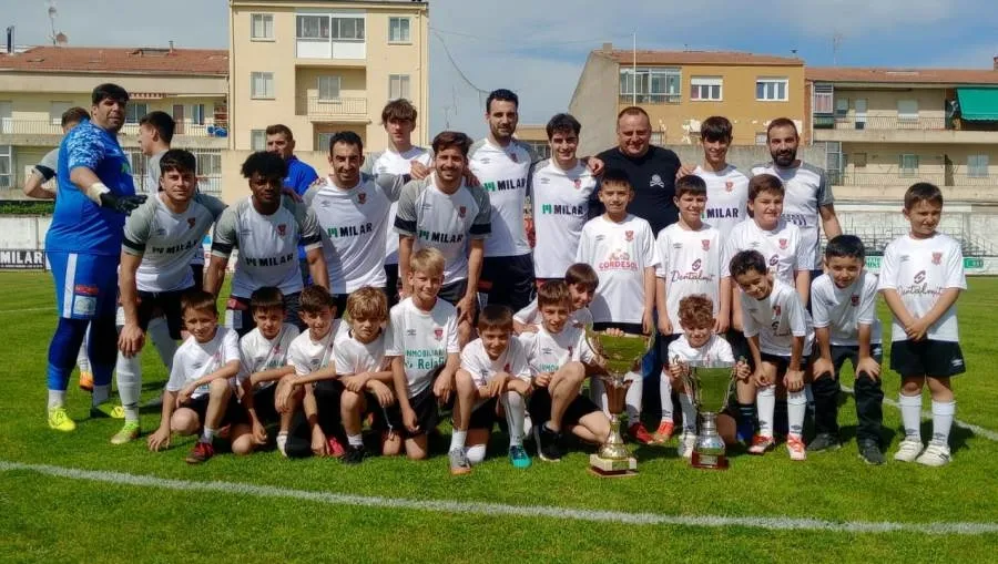Foto 5 - El Ciudad Rodrigo sigue vivo repitiendo f&oacute;rmula: gol de Alberto Garc&iacute;a de penalty y porter&iacute;a a 0