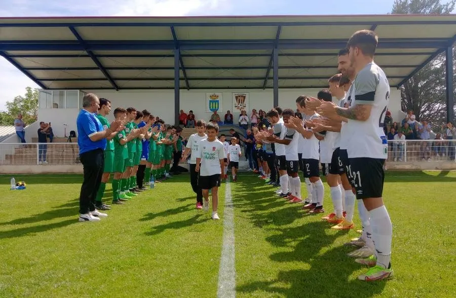 Foto 4 - El Ciudad Rodrigo sigue vivo repitiendo f&oacute;rmula: gol de Alberto Garc&iacute;a de penalty y porter&iacute;a a 0