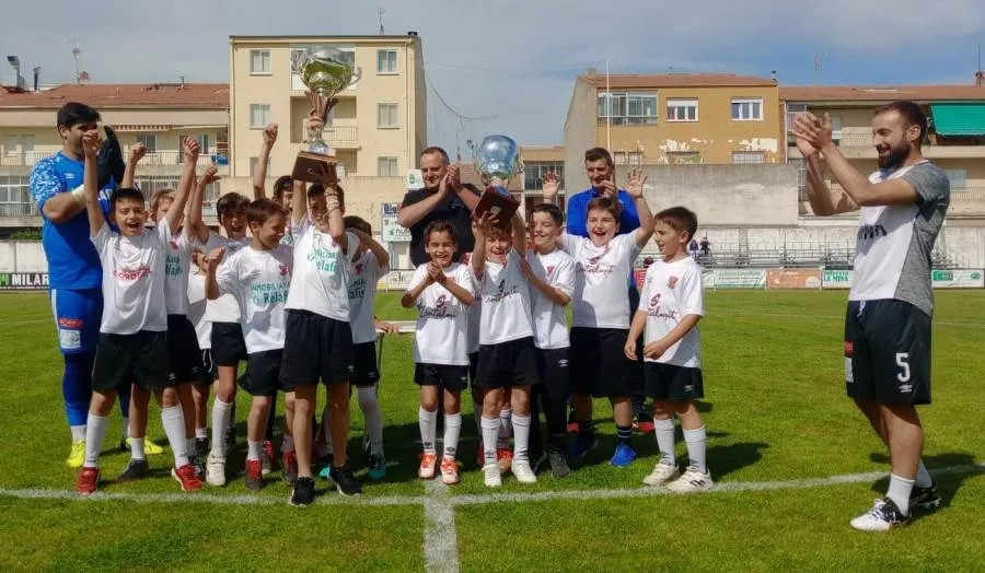 Foto 3 - El Ciudad Rodrigo sigue vivo repitiendo f&oacute;rmula: gol de Alberto Garc&iacute;a de penalty y porter&iacute;a a 0