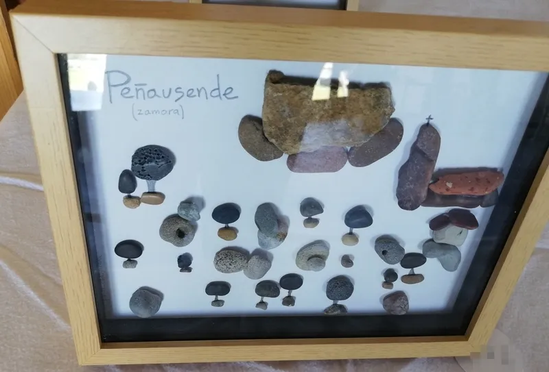 Obras de 'Piedra con piedra' expuestas en Trabanca durante el viernes y sábado pasado / FOTOS: VÍCTOR PACHO  