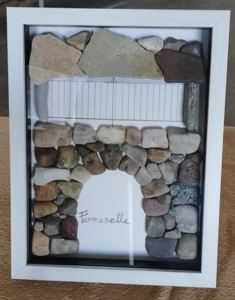 Obras de 'Piedra con piedra' expuestas en Trabanca durante el viernes y sábado pasado / FOTOS: VÍCTOR PACHO  
