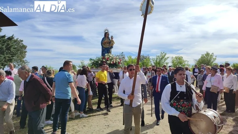 Ofertorio y subasta de roscas en honor a la Virgen del Castillo en Yecla de Yeltes / CORRAL 