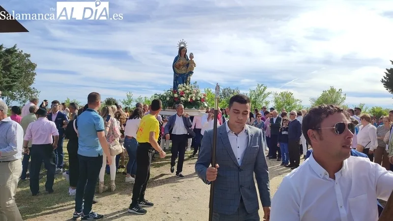 Ofertorio y subasta de roscas en honor a la Virgen del Castillo en Yecla de Yeltes / CORRAL 