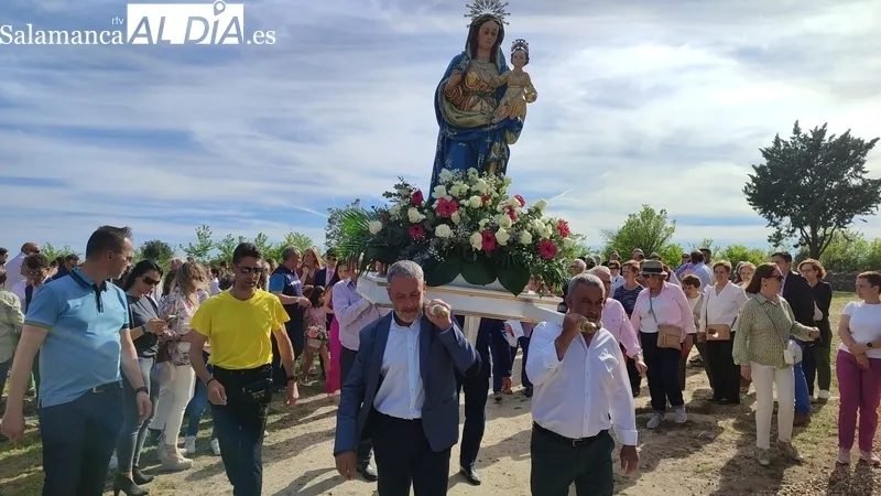 Ofertorio y subasta de roscas en honor a la Virgen del Castillo en Yecla de Yeltes / CORRAL 