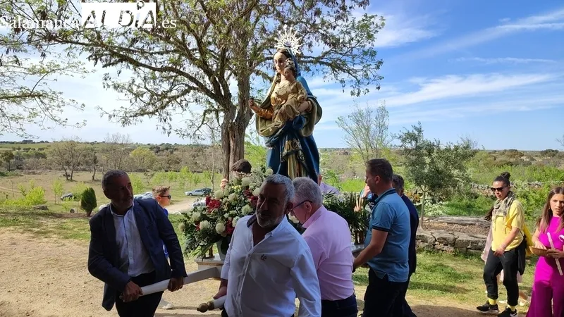 Ofertorio y subasta de roscas en honor a la Virgen del Castillo en Yecla de Yeltes / CORRAL 