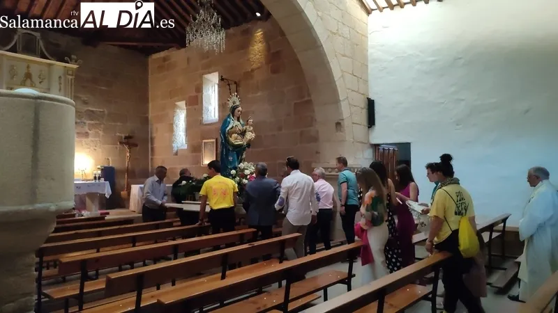 Ofertorio y subasta de roscas en honor a la Virgen del Castillo en Yecla de Yeltes / CORRAL 
