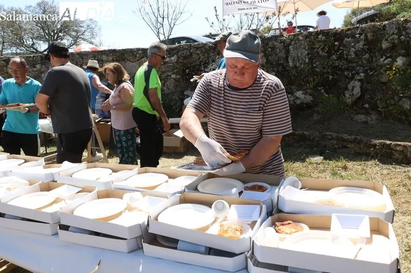 Fiesta de aniversario de la Asociación Balcón de Pilatos en el Teso de San Cristóbal / CORRAL