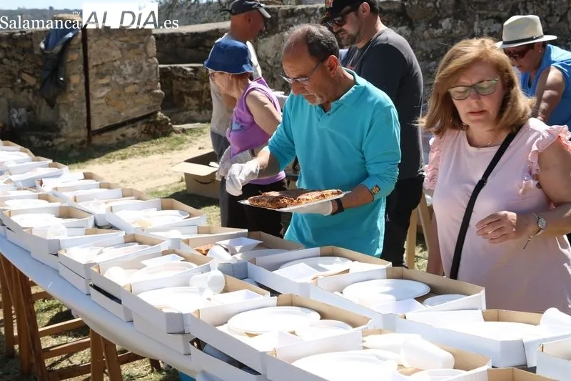 Fiesta de aniversario de la Asociación Balcón de Pilatos en el Teso de San Cristóbal / CORRAL