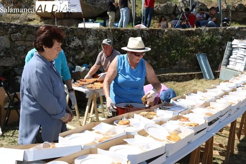 Fiesta de aniversario de la Asociación Balcón de Pilatos en el Teso de San Cristóbal / CORRAL