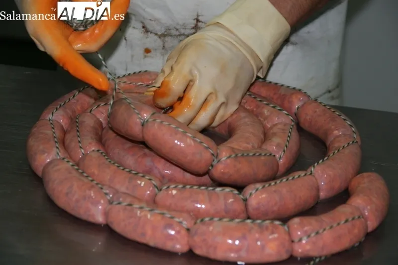 La industria chacinera es el sector económico más importante de Vitigudino  