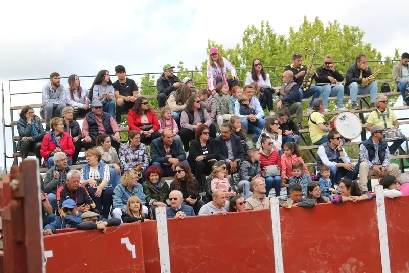 Día de San Jorge en Olmedo de Camaces / CORRAL 