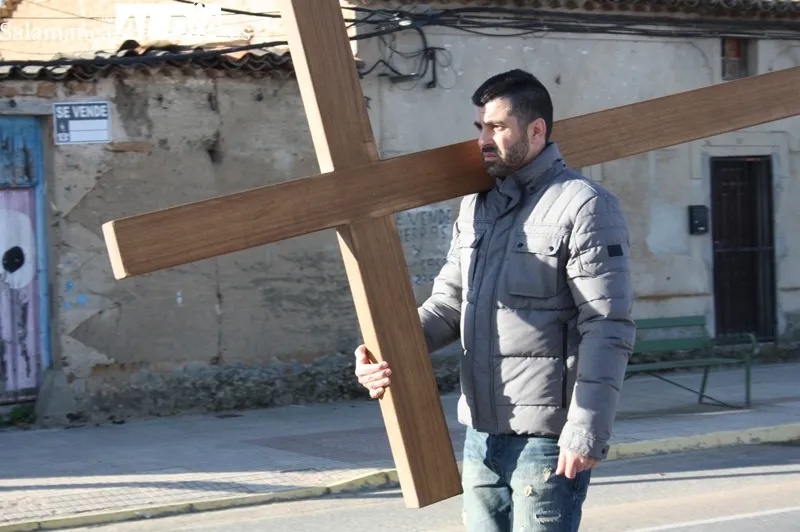 Villoria comenzaba este Viernes Santo con el Vía Crucis de hombres