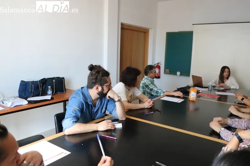 Empresarios de Vitigudino, en su mayoría pertenecientes a Asemvi, asistían a esta charla informativa sobre el KIT digital  / CORRAL  