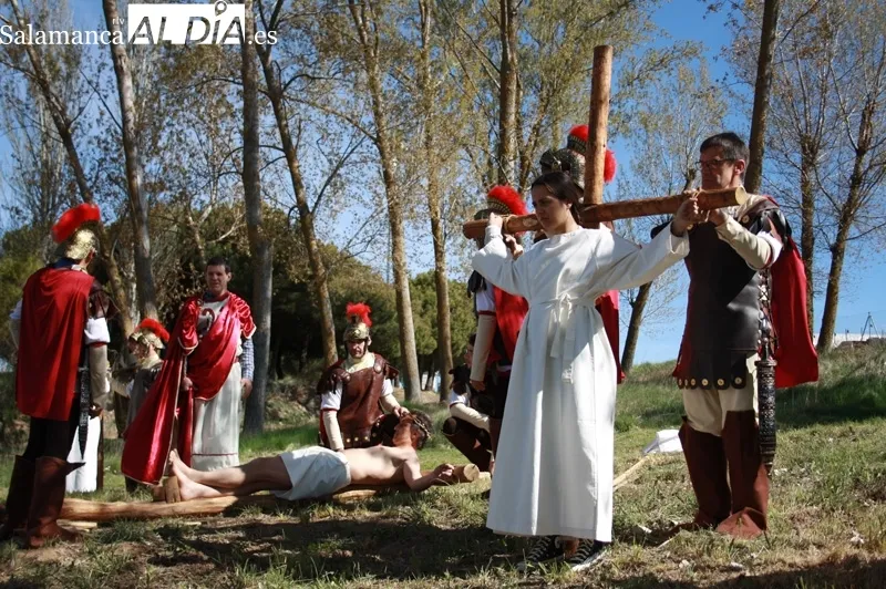 Villoruela ha recuperado este Viernes Santo su Vía Crucis viviente