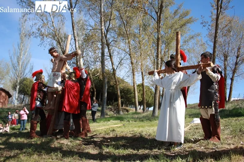 Villoruela ha recuperado este Viernes Santo su Vía Crucis viviente