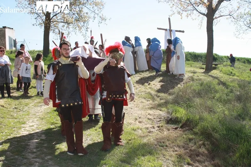 Villoruela ha recuperado este Viernes Santo su Vía Crucis viviente