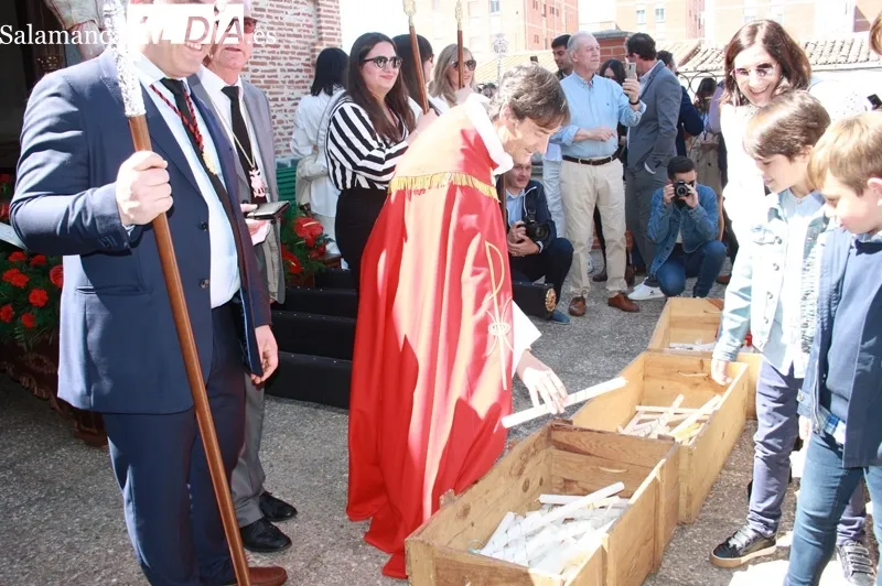Miles de personas participaban en la procesión de la vela en Peñaranda