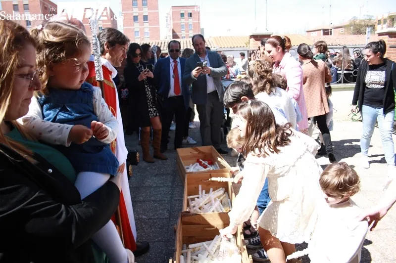 Miles de personas participaban en la procesión de la vela en Peñaranda