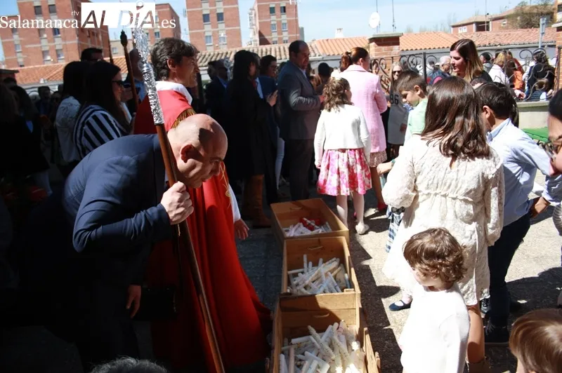 Miles de personas participaban en la procesión de la vela en Peñaranda