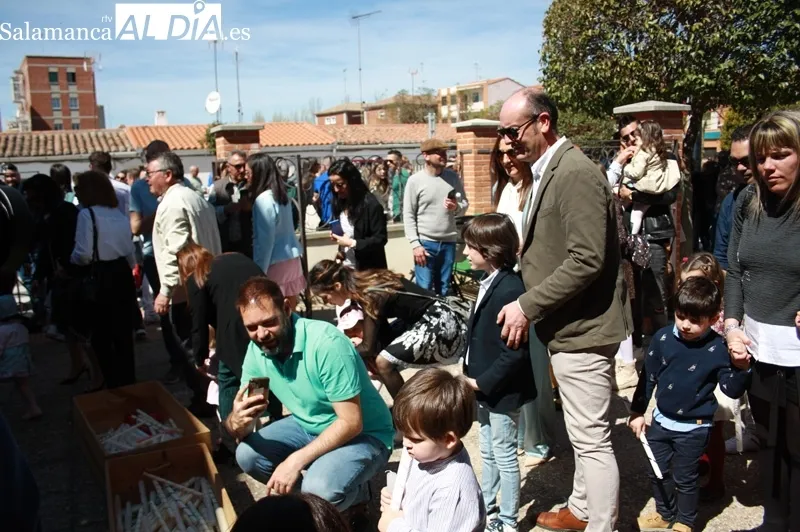 Miles de personas participaban en la procesión de la vela en Peñaranda