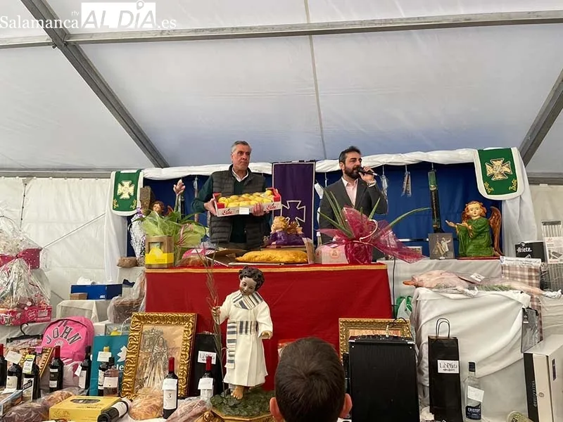 Foto 2 - Mari Carmen Hern&aacute;ndez, nueva Abadesa de la Cofrad&iacute;a de la Santa Vera Cruz de B&eacute;jar