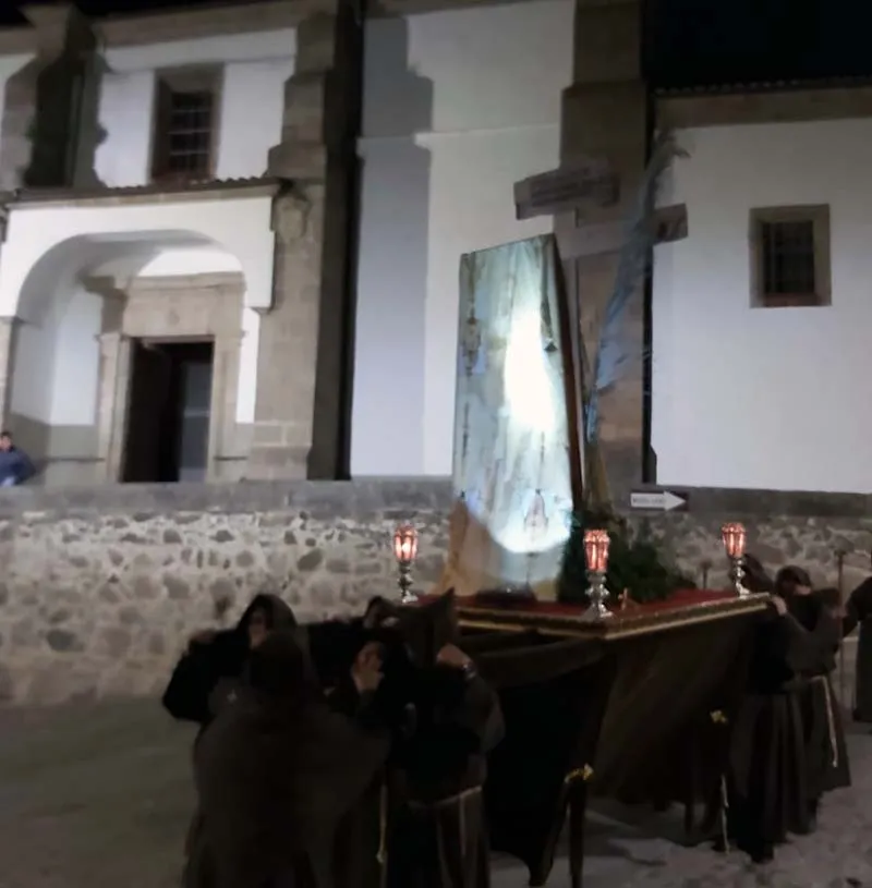 Foto 5 - La noche, testigo de El Encuentro del Resucitado y su Madre en B&eacute;jar