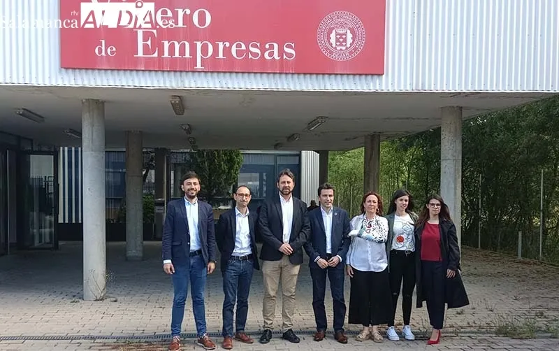 Foto 3 - El candidato socialista Antonio C&aacute;mara escucha las necesidades del sector empresarial de B&eacute;jar