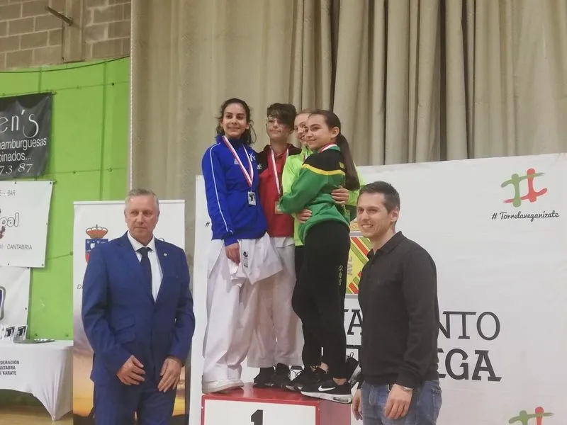 Competidoras del Kyoto Salamanca en Torrelavega