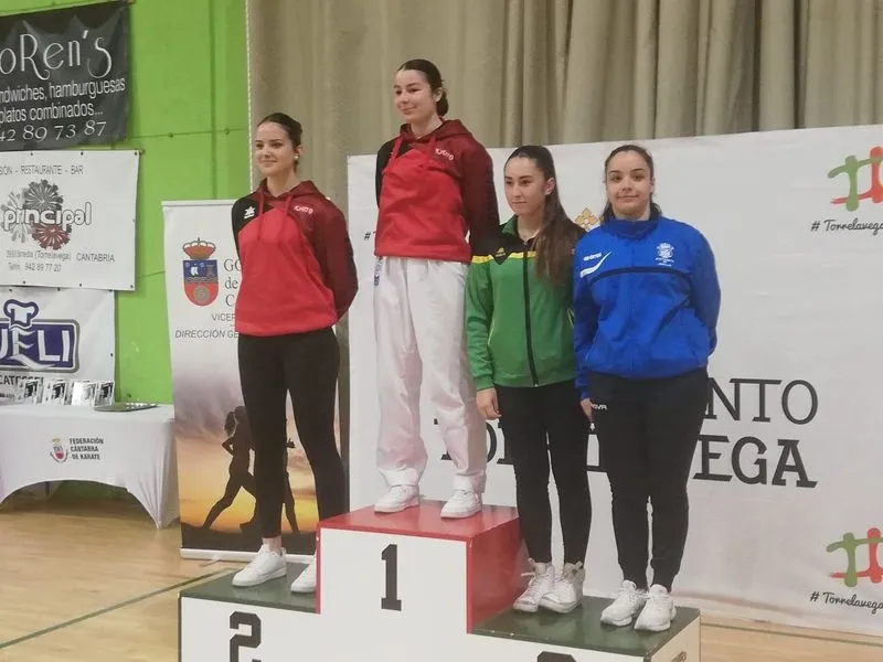 Competidoras del Kyoto Salamanca en Torrelavega