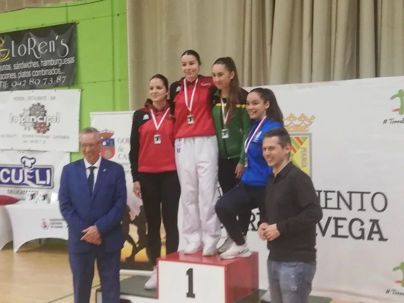 Competidoras del Kyoto Salamanca en Torrelavega