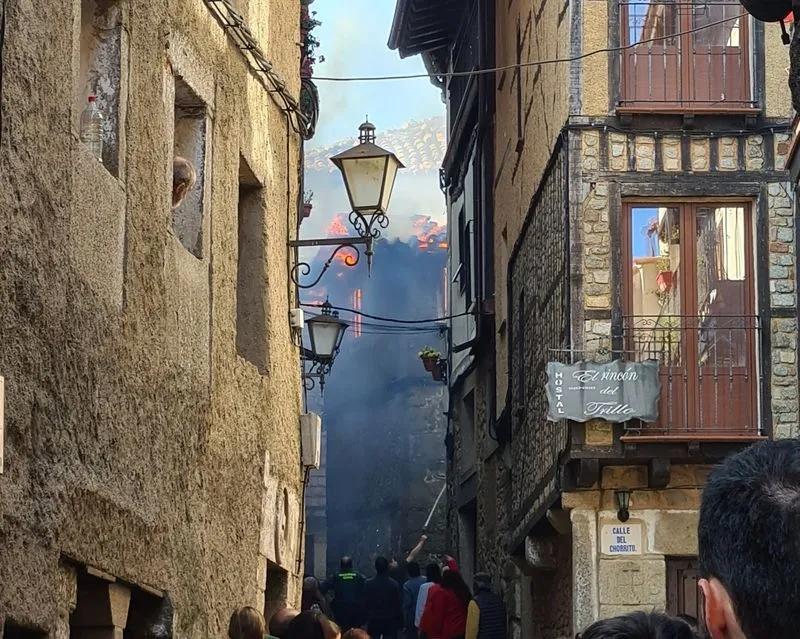 Incendio en La Alberca. Foto: @panikeroj